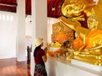 วัดพระธาตุแช่แห้ง